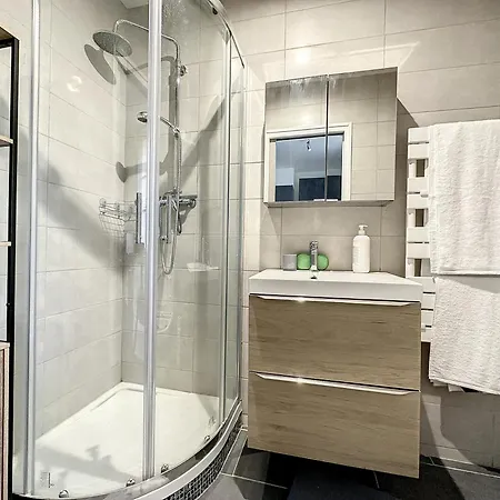Au 1er Etage Avec Acces Independant Apartment *