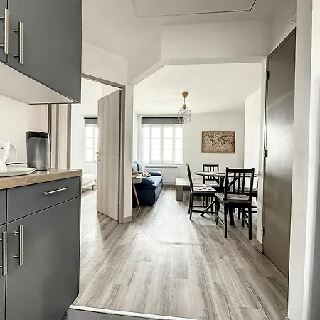 Au 1er Etage Avec Acces Independant * Saint-Denis (Seine-Saint-Denis)